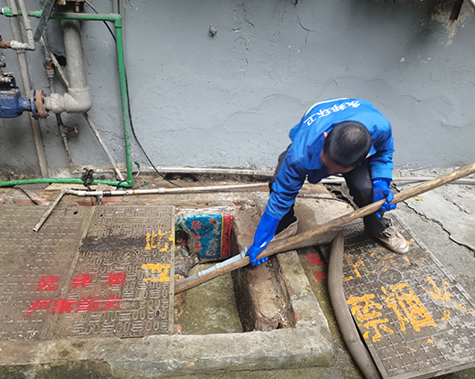 和布克赛尔清掏化粪池