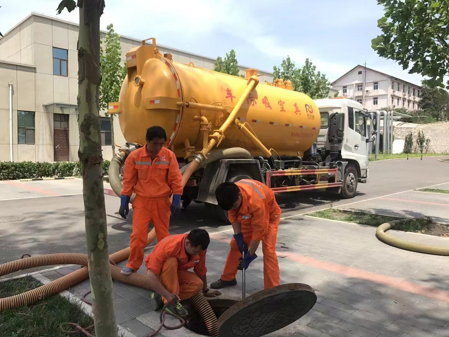 和布克赛尔化粪池清理与5-8吨吸粪车施工效率分析